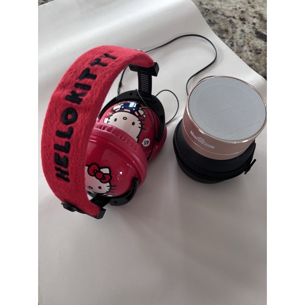 Hello Kitty, Headphones, Red And Small Bluetooth Speaker Speaker‎ Is New  3024
